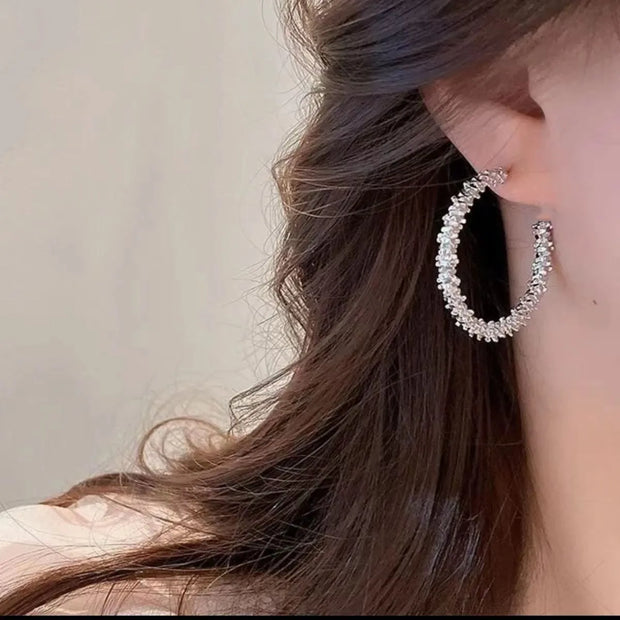 2023 New Fashion Trend Unique Design Elegant Delicate Geometric Round